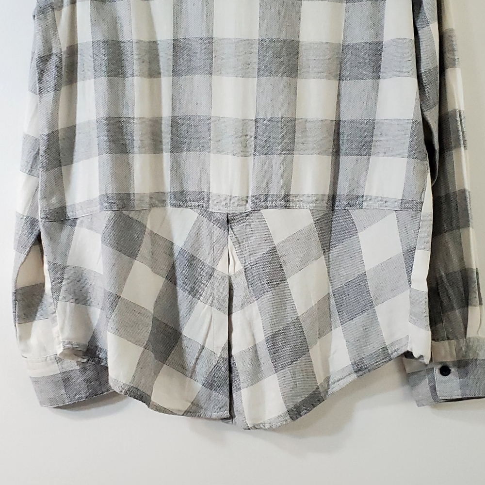 Womens Shirt Gray and White Plaid Button Down Long Sleeve Size Medium - Picture 5 of 9